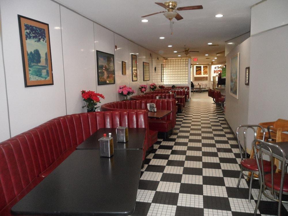 Econo Lodge Gorman Bagian luar foto
