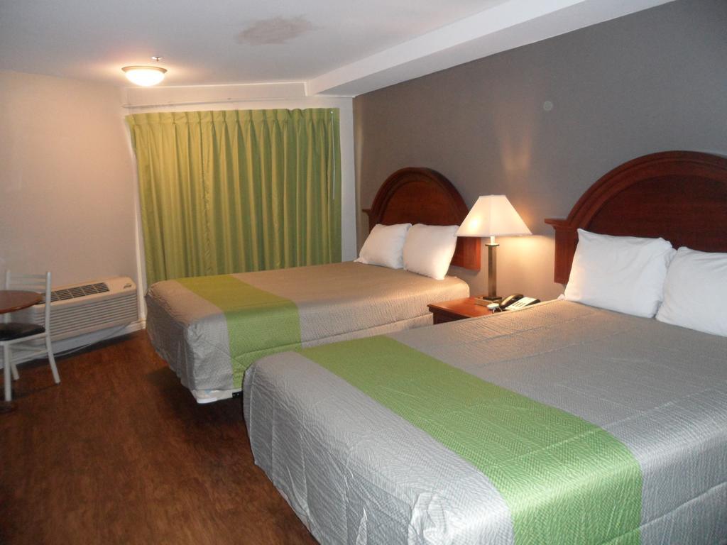 Econo Lodge Gorman Bagian luar foto