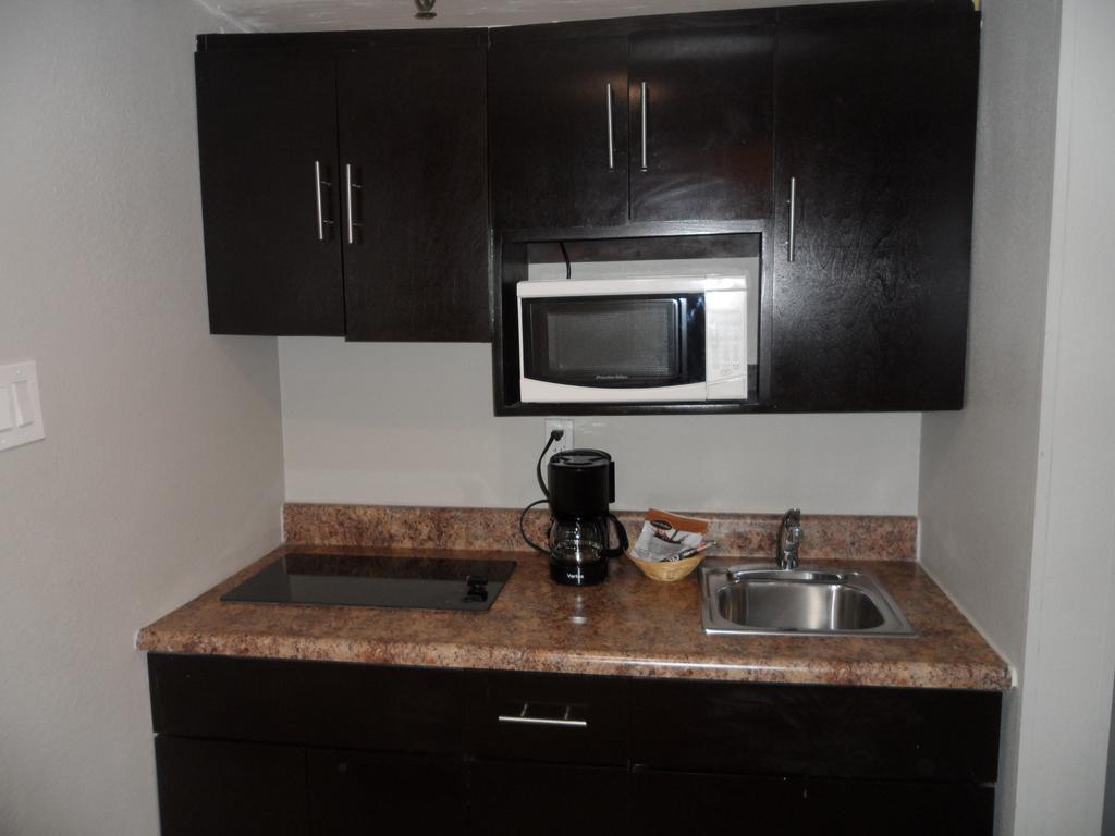 Econo Lodge Gorman Bagian luar foto