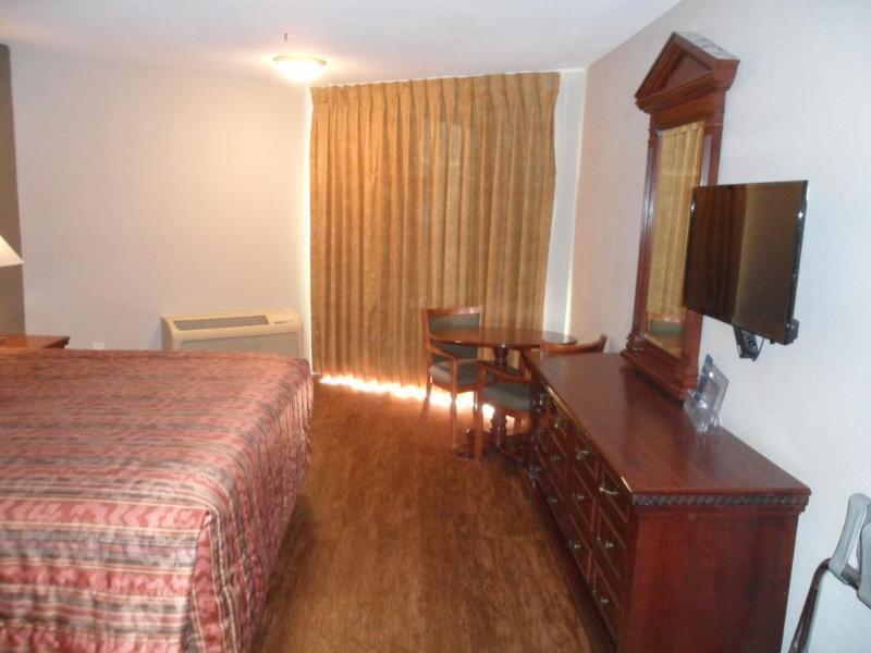 Econo Lodge Gorman Bagian luar foto