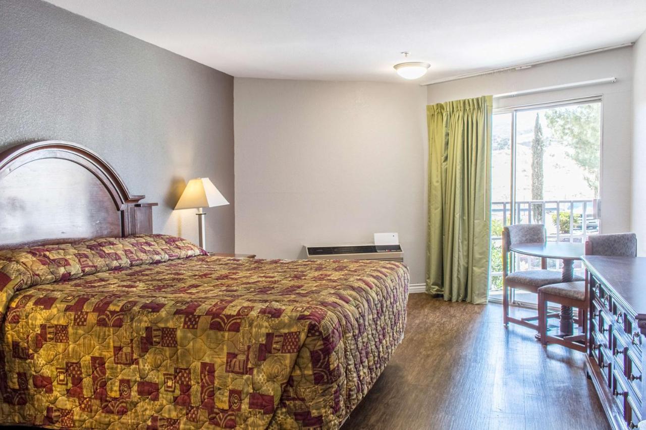 Econo Lodge Gorman Bagian luar foto