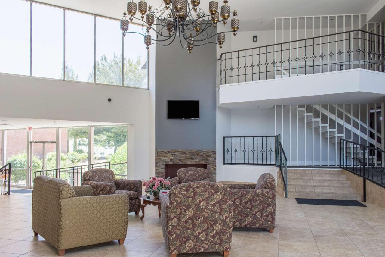 Econo Lodge Gorman Bagian luar foto