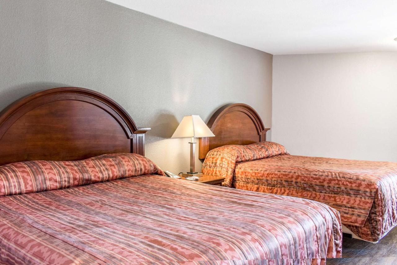 Econo Lodge Gorman Bagian luar foto