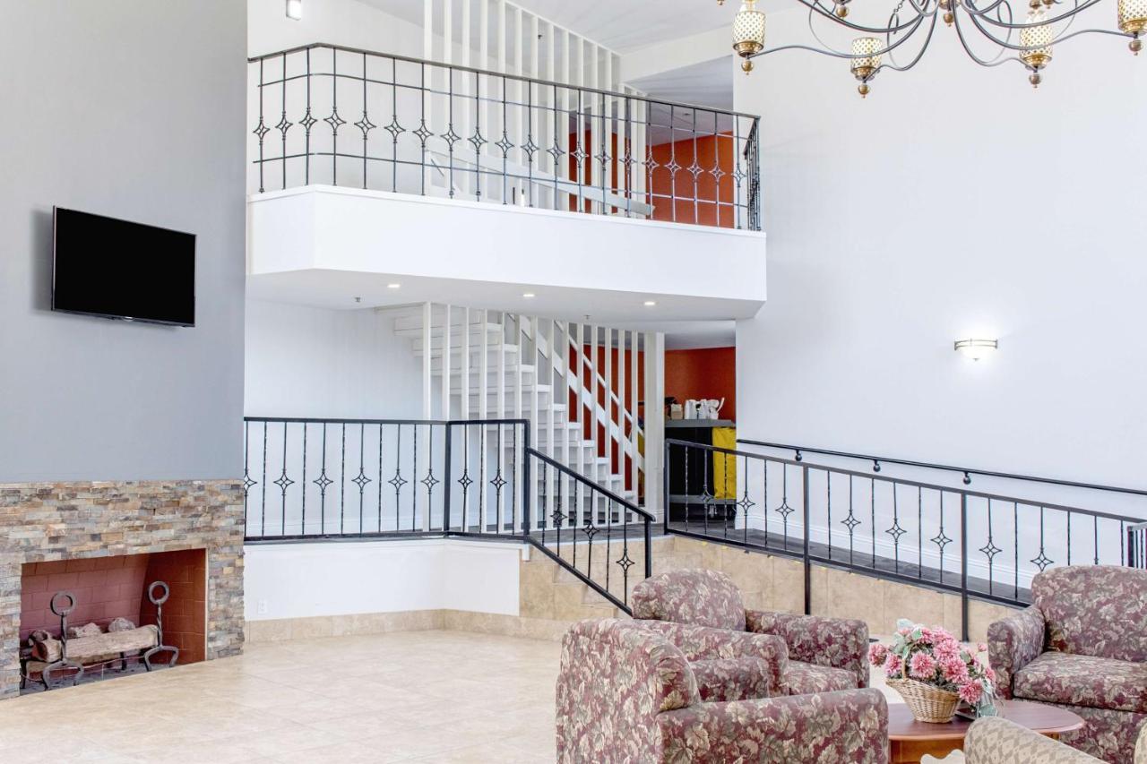 Econo Lodge Gorman Bagian luar foto